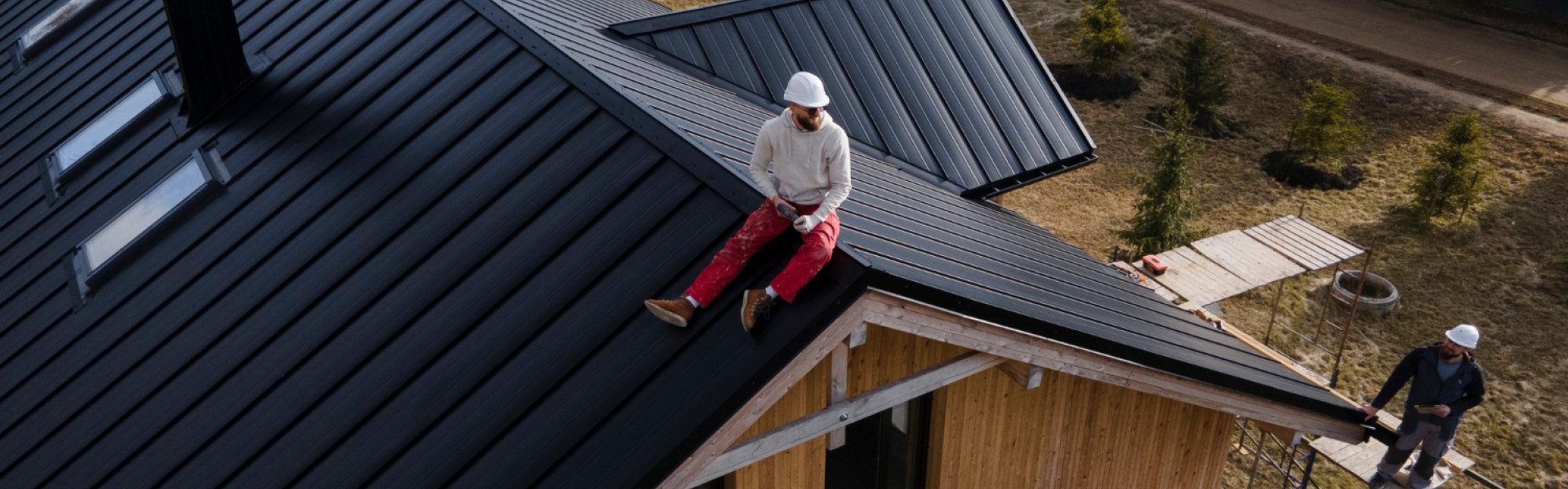 Comment installer des gouttières en aluminium laqué ?